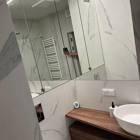 아파트 Warsaw Home Suites