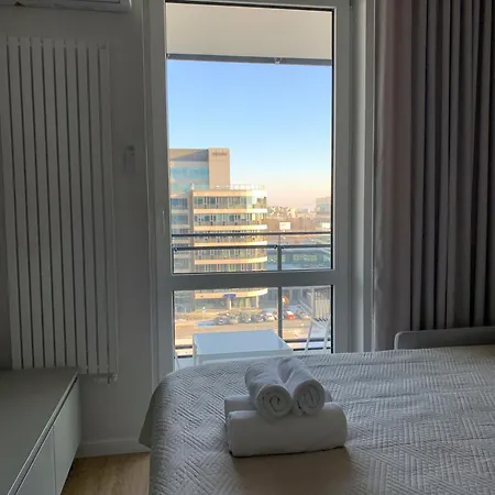 Warsaw Home Suites アパート