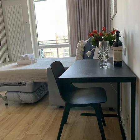Warsaw Home Suites アパート ワルシャワ